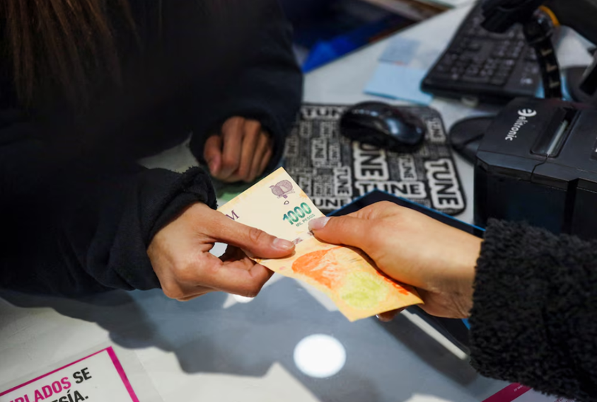Trabajar más horas no siempre significa ganar más: el cambio silencioso del mercado laboral